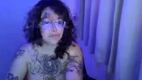 Snapshot of blue_liz chatting on October 16, 7:26 pm blue_liz online show from October 16, 7:26 pm