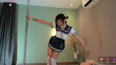 blue_sixx online show from April 17, 10:13 pm