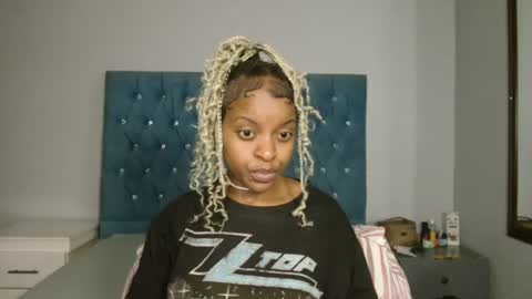 Snapshot of bluedi622952 chatting on June 24, 7:13 pm Tee online show from June 24, 7:13 pm