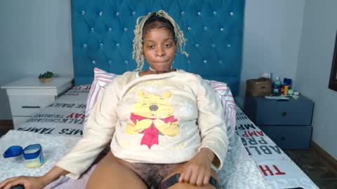Snapshot of bluedi622952 chatting on June 27, 6:35 pm Tee online show from June 27, 6:35 pm