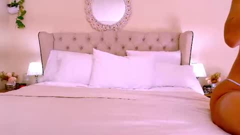 Snapshot of blueflora chatting on July 15, 2:44 pm FLORAA online show from July 15, 2:44 pm