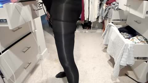 Snapshot of bluekenyi88 chatting on February 26, 1:43 am Blue Kenyi online show from February 26, 1:43 am