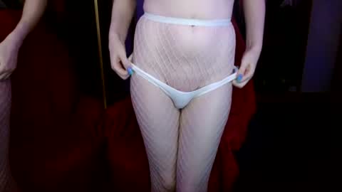 Snapshot of bluerose98 chatting on July 12, 7:27 pm Bluerose online show from July 12, 7:27 pm