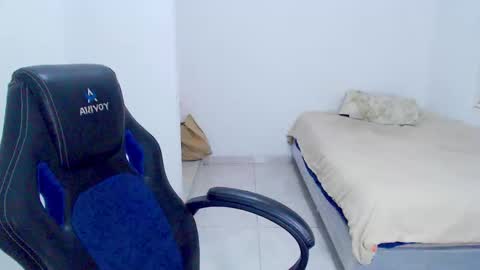 Snapshot of blumbum chatting on October 7, 11:57 pm Hey guysI am BrendaWelcome my room online show from October 7, 11:57 pm