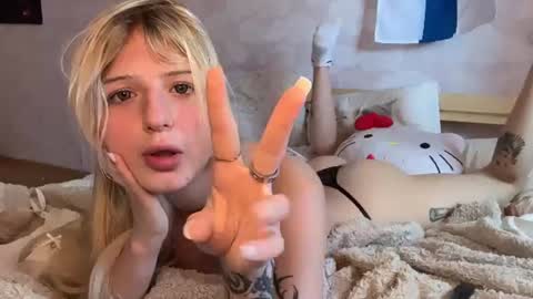 Delle online show from June 27, 8:41 am