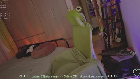 Snapshot of blushing_nymph chatting on April 2, 11:46 pm Im Nym Justa nymph on twitter and IG online show from April 2, 11:46 pm