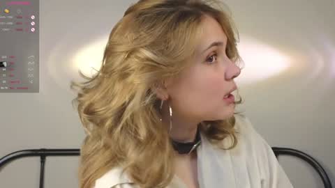 Snapshot of blytheaven chatting on December 9, 4:37 pm Erica online show from December 9, 4:37 pm