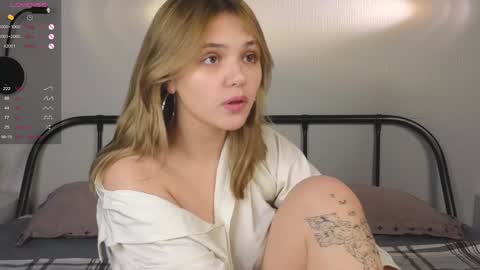 Snapshot of blytheaven chatting on December 11, 8:07 pm Erica online show from December 11, 8:07 pm