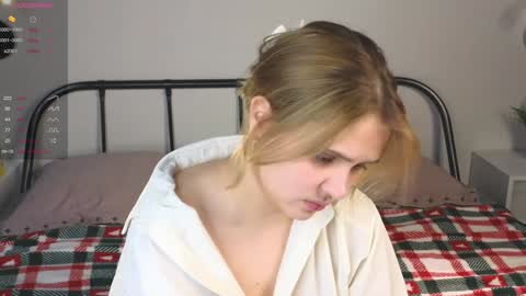 Snapshot of blytheaven chatting on December 18, 8:14 pm Erica online show from December 18, 8:14 pm