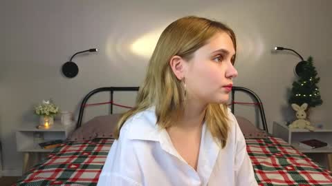 Snapshot of blytheaven chatting on December 22, 8:36 pm Erica online show from December 22, 8:36 pm