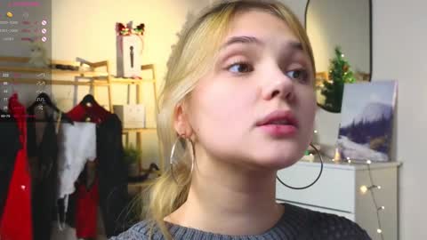 Snapshot of blytheaven chatting on December 26, 8:21 pm Erica online show from December 26, 8:21 pm