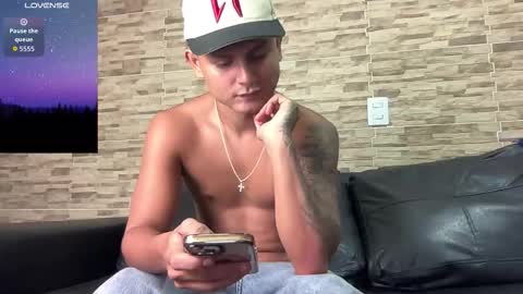 Bob  INDEPENDENT MODEL online show from February 13, 1:45 am