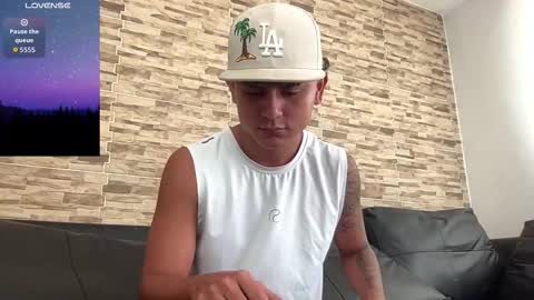 Bob  INDEPENDENT MODEL online show from February 24, 5:33 pm