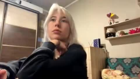 Snapshot of bobbyyoukers chatting on March 2, 12:23 pm Alisha online show from March 2, 12:23 pm