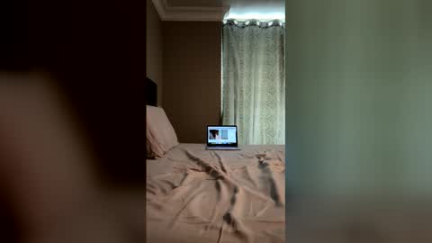 boboutte online show from May 7, 6:57 pm