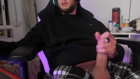 Snapshot of bodyking69 chatting on January 19, 7:04 pm bodyking69 online show from January 19, 7:04 pm