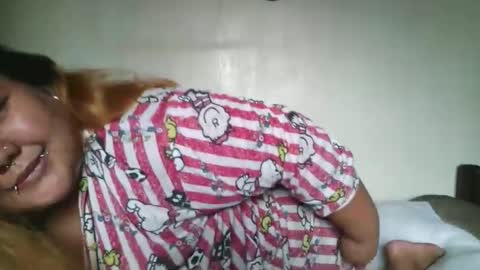 Snapshot of bombastic_darla chatting on October 26, 4:51 am bombastic_darla online show from October 26, 4:51 am