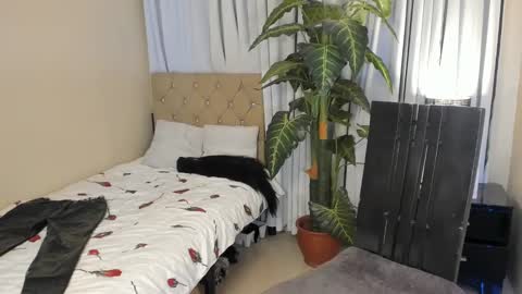 Snapshot of bombshelllaurax chatting on March 3, 1:42 pm bombshelllaurax online show from March 3, 1:42 pm