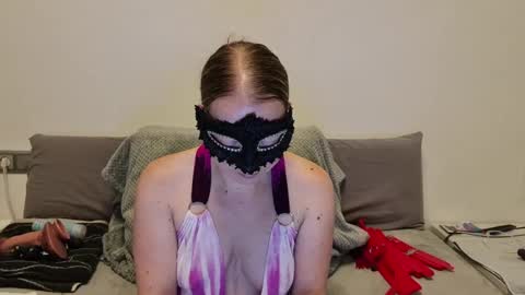 Snapshot of bonbonsitos_69 chatting on July 31, 12:59 pm Lucy online show from July 31, 12:59 pm
