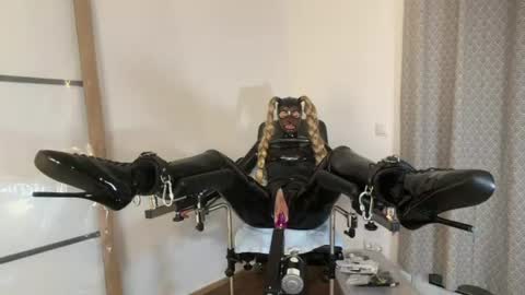 Bondessa online show from August 9, 4:01 pm