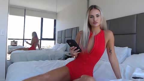 Snapshot of bondibarbie chatting on December 2, 12:38 am Bondi Barbie online show from December 2, 12:38 am