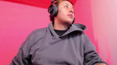 Bonnie Help me reach 500 likes online show from February 1, 5:11 pm