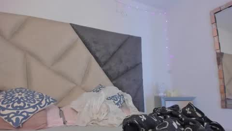 Snapshot of bonniecute_ chatting on June 11, 12:08 am online show from June 11, 12:08 am