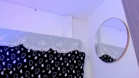 Snapshot of bonniecute_ chatting on June 14, 12:41 am online show from June 14, 12:41 am