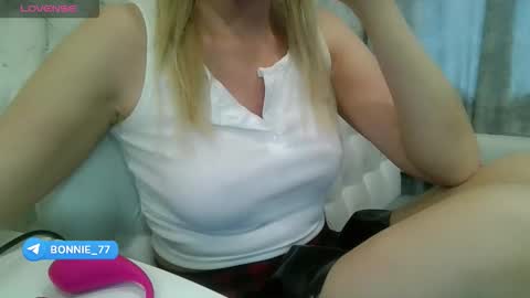 Snapshot of bonnieexcite chatting on September 13, 12:49 pm BonnieExcite online show from September 13, 12:49 pm