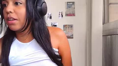 Snapshot of bonniessecretgarden chatting on May 17, 2:46 pm Bonnies Secret Garden online show from May 17, 2:46 pm