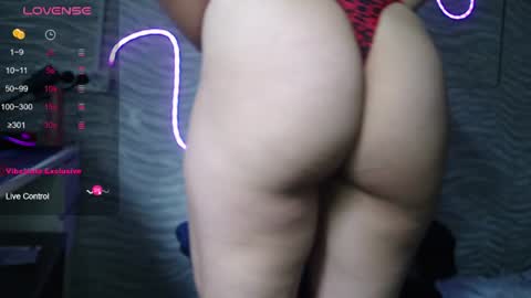 Snapshot of bonny_klyde95 chatting on July 29, 7:17 am bonny_klyde95 online show from July 29, 7:17 am
