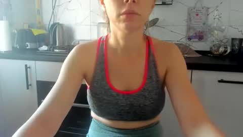 Snapshot of bootylicious_xx chatting on June 5, 9:04 am Klaras room online show from June 5, 9:04 am