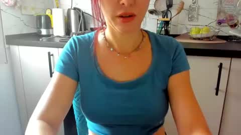 Snapshot of bootylicious_xx chatting on July 30, 12:15 pm Klaras room online show from July 30, 12:15 pm