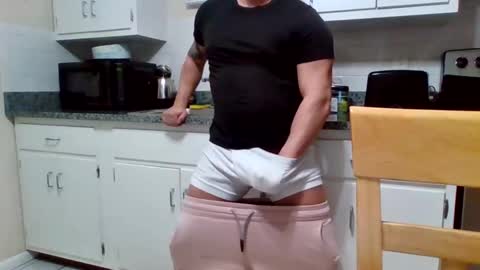 Snapshot of bosslife505050 chatting on February 8, 11:45 pm The Italian Boss  online show from February 8, 11:45 pm