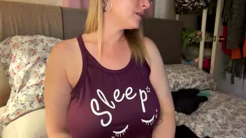 Snapshot of bossmomma chatting on January 2, 5:39 pm BossMom online show from January 2, 5:39 pm