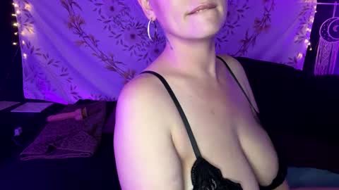 Snapshot of bossmomma chatting on February 3, 1:30 am BossMom online show from February 3, 1:30 am