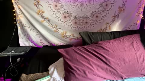 Snapshot of bossmomma chatting on February 9, 9:17 pm BossMom online show from February 9, 9:17 pm