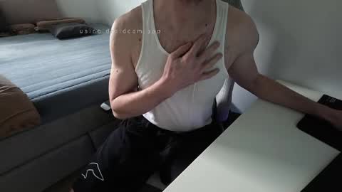 Snapshot of bottomtsinner chatting on May 17, 10:11 am bottomtsinner online show from May 17, 10:11 am