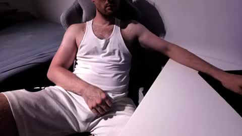 Snapshot of bottomtsinner chatting on July 27, 12:39 am bottomtsinner online show from July 27, 12:39 am