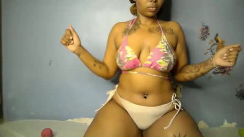 botty_queen online show from April 17, 11:19 pm