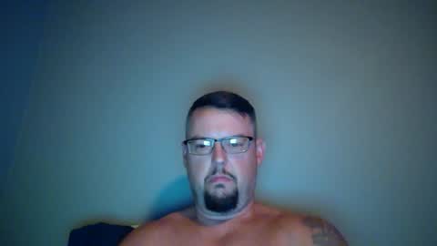 bowtieguy84 online show from June 18, 2:45 am
