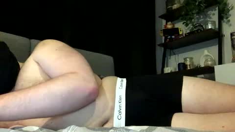 Snapshot of boxerbro123 chatting on April 9, 12:54 am boxerbro123 online show from April 9, 12:54 am