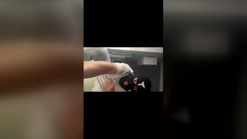 boy2006866124 online show from March 15, 1:50 pm