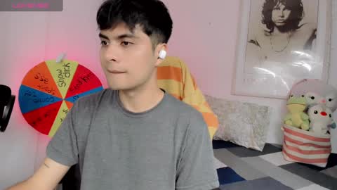 Snapshot of boy_andy__ chatting on January 3, 12:33 am Aaron online show from January 3, 12:33 am