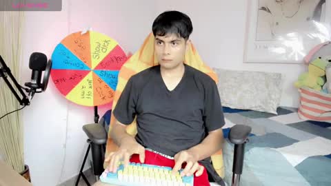 Snapshot of boy_andy__ chatting on January 4, 7:44 pm Aaron online show from January 4, 7:44 pm