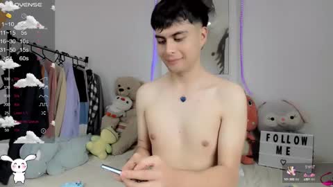 Snapshot of boy_andy__ chatting on February 16, 9:27 pm Aaron online show from February 16, 9:27 pm