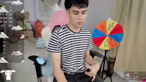 Snapshot of boy_andy__ chatting on March 7, 7:05 pm Aaron online show from March 7, 7:05 pm