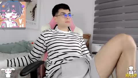 Snapshot of boy_andy__ chatting on November 17, 7:19 pm Aaron online show from November 17, 7:19 pm