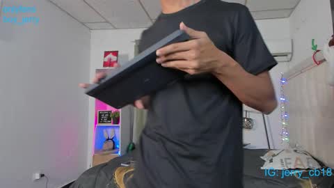 Snapshot of boy_jerry chatting on December 15, 6:06 am boy_jerry online show from December 15, 6:06 am