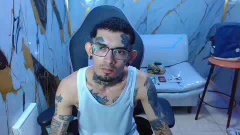 boy_tatto77 online show from May 9, 11:26 am